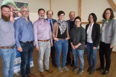 Die Referenten der Veranstaltung: T.Fink, LAZBW, W.Sekul, LAZBW, J.Bieger, LKV BW, Dr. Hans Ableiter, MLR, Marie Au, DLQ, W. Bachert, LKV BW, T.Heim, LKV BW, Prof. Dr. B. Benz, HfWU Nürtingen, Dr. med. vet. Andrea Fiedler, Praxis für Klauengesundheit München
Bildnachweis: Petra Ast, Redaktion BWagrar Die Referenten der Veranstaltung: T.Fink, LAZBW, W.Sekul, LAZBW, J.Bieger, LKV BW, Dr. Hans Ableiter, MLR, Marie Au, DLQ, W. Bachert, LKV BW, T.Heim, LKV BW, Prof. Dr. B. Benz, HfWU Nürtingen, Dr. med. vet. Andrea Fiedler, Praxis für Klauengesundheit München
Bildnachweis: Petra Ast, Redaktion BWagrar